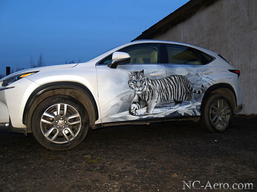 Аэрография Горный Тигр на Lexus NX